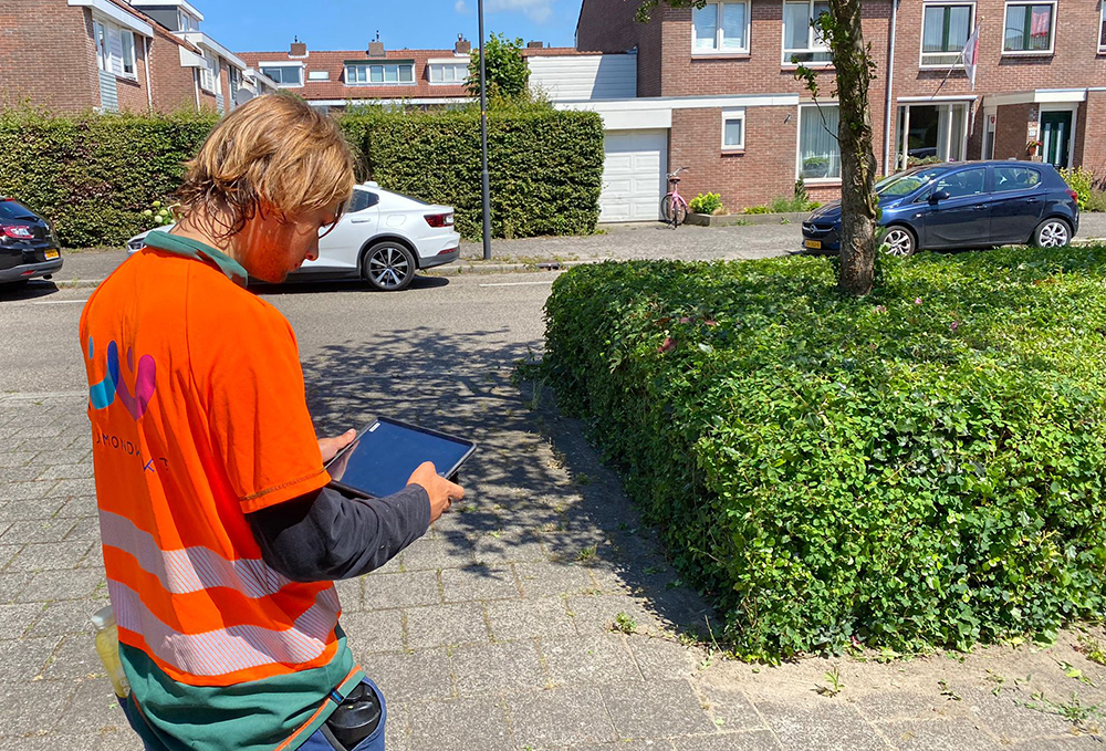 Medewerker Groen aan het werk met de Groen-app