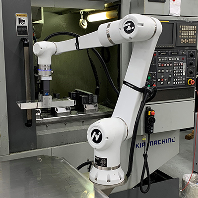 Sociaal ontwikkelbedrijf De Zuidhoek zet cobots in naast hun medewerkers