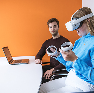 Kandidaat heeft VR bril loopbaanorientatie op